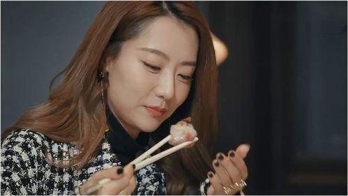 白冰吃的网纹瓜,夏日清新滋味尽在其中