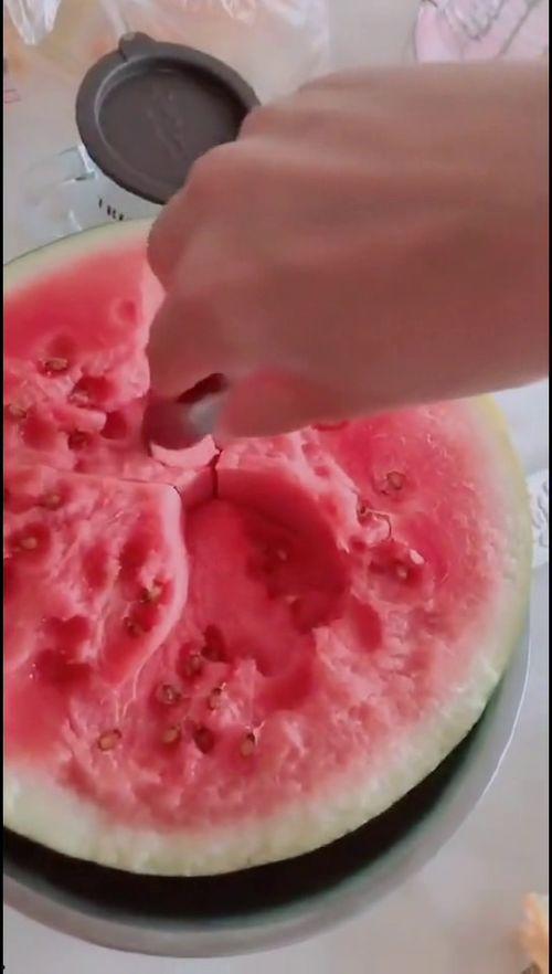 勺子吃瓜技巧图解,图解美食新体验