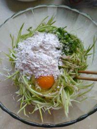 饼露摊吃瓜,瓜香四溢的夏日午后