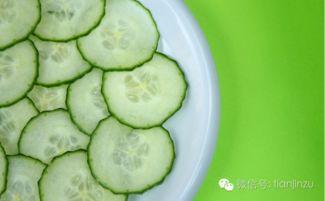 天津学校座椅吃瓜,引发校园热议