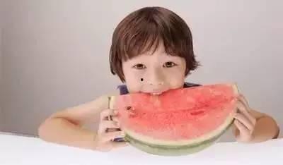 快手佳佳拖把吃瓜,网络爆笑瞬间