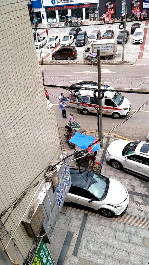 车祸吃瓜搞笑,吃瓜群众笑翻天！