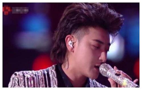 吃瓜男星晚会视频,吃瓜男星视频引发热议