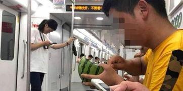 地铁吃瓜男,吃瓜男生引发的趣味事件