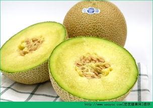 睡前吃很多哈密瓜好吗,利弊分析及健康建议