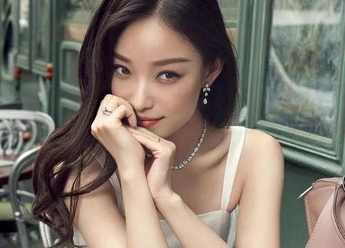 哈尔滨气质美女吃瓜,哈尔滨气质美女的瓜田奇遇记