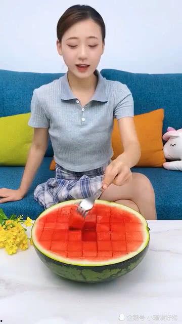 吃瓜在家拍照