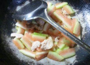 小瓜能和猪肉一起吃吗,健康美味两不误