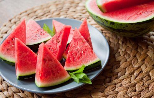 板凳打卡吃瓜,吃瓜群众的新潮流