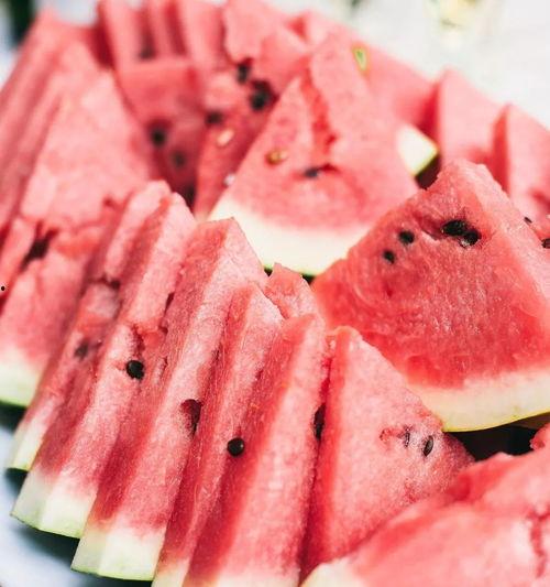 吃西瓜吃瓜文案怎么写好,创意吃瓜文案，解锁西瓜新食趣