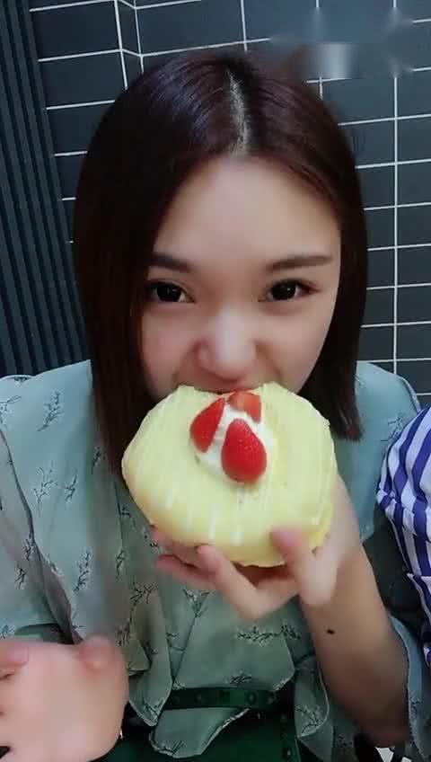 女的吃瓜的搞笑,笑料百出，瓜田笑果连连