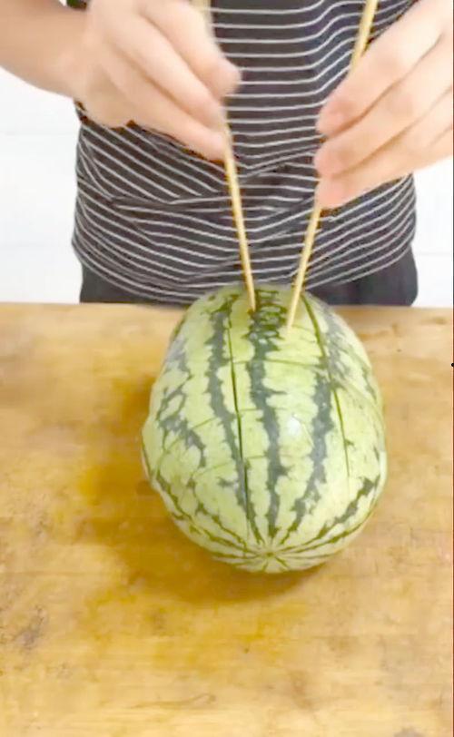 吃瓜后的感慨,一瓜解千愁，笑谈人间百态